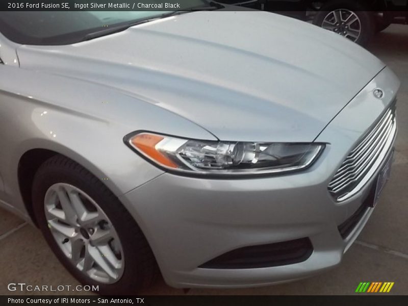 Ingot Silver Metallic / Charcoal Black 2016 Ford Fusion SE