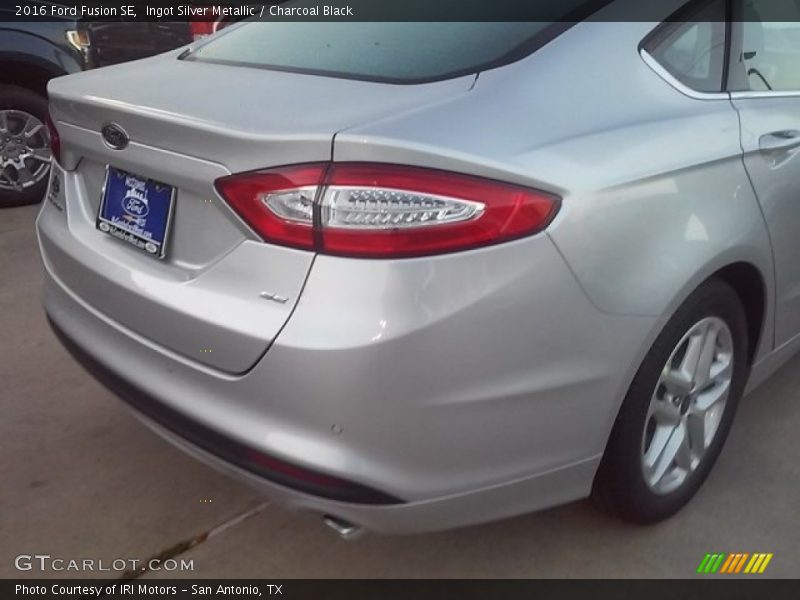 Ingot Silver Metallic / Charcoal Black 2016 Ford Fusion SE