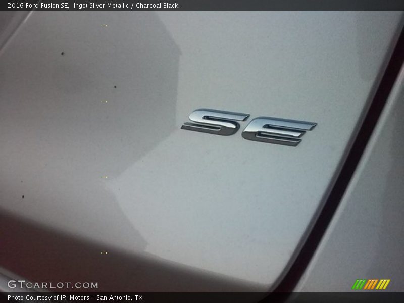 Ingot Silver Metallic / Charcoal Black 2016 Ford Fusion SE