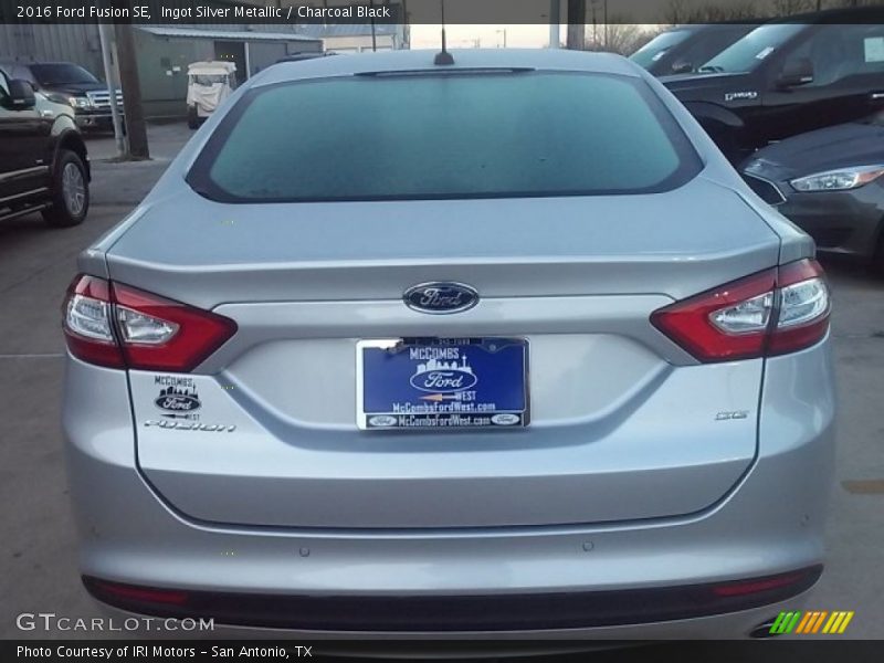 Ingot Silver Metallic / Charcoal Black 2016 Ford Fusion SE