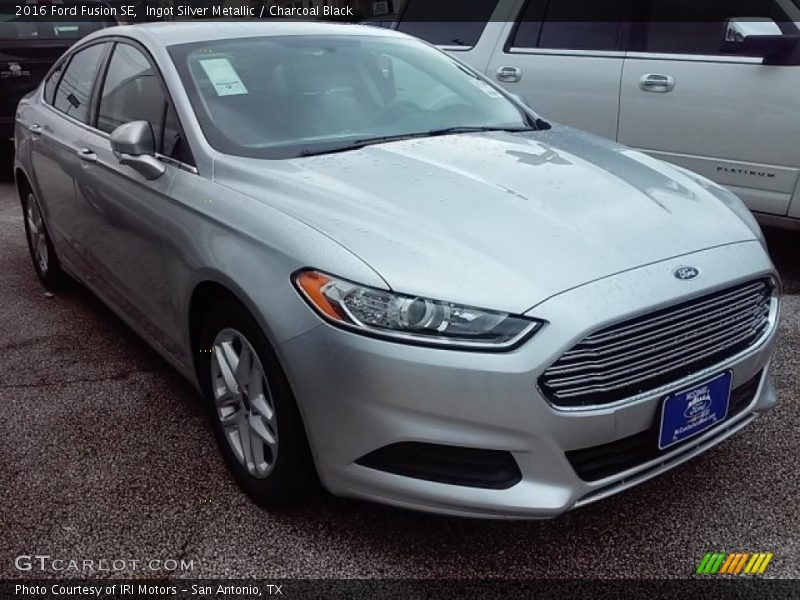 Ingot Silver Metallic / Charcoal Black 2016 Ford Fusion SE
