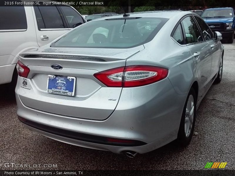 Ingot Silver Metallic / Charcoal Black 2016 Ford Fusion SE