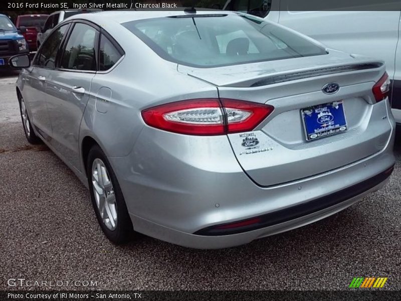 Ingot Silver Metallic / Charcoal Black 2016 Ford Fusion SE