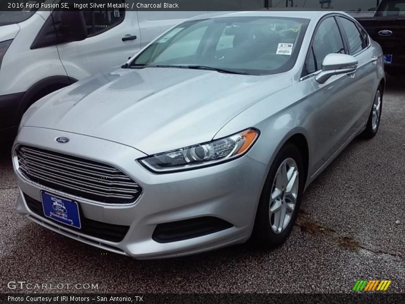 Ingot Silver Metallic / Charcoal Black 2016 Ford Fusion SE