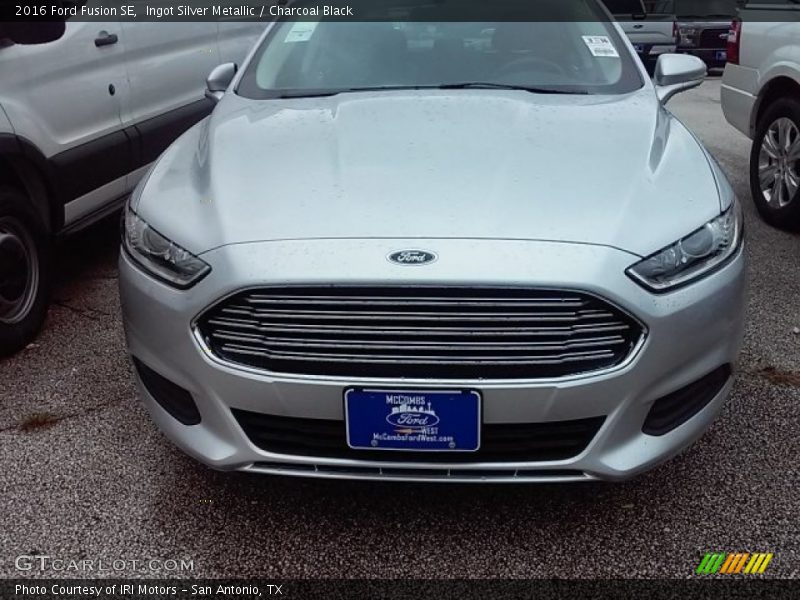 Ingot Silver Metallic / Charcoal Black 2016 Ford Fusion SE