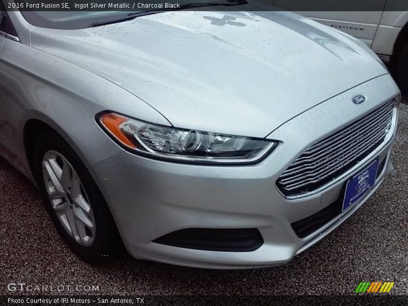 Ingot Silver Metallic / Charcoal Black 2016 Ford Fusion SE