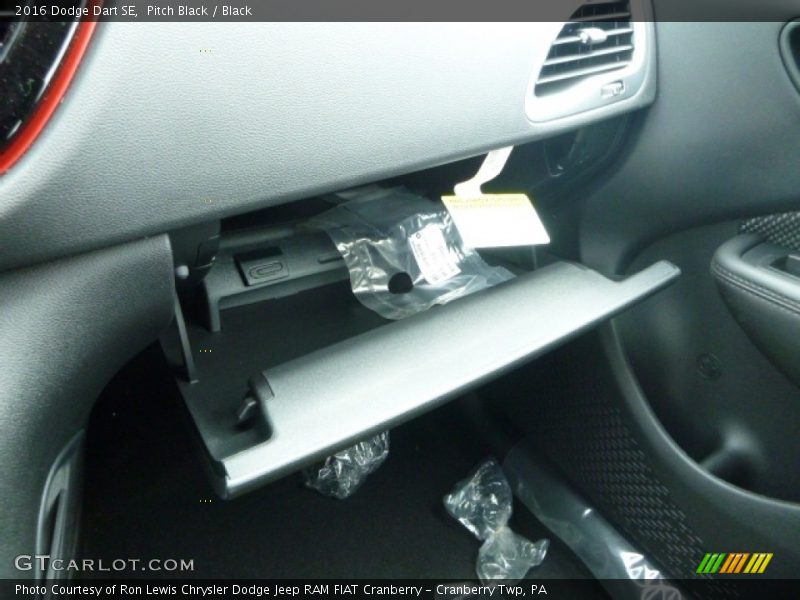 Pitch Black / Black 2016 Dodge Dart SE