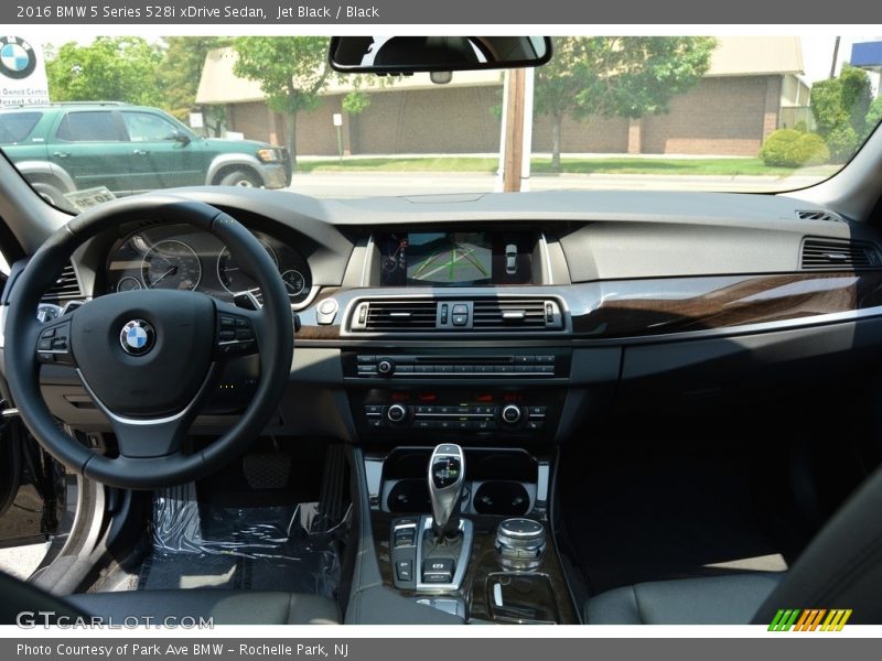 Jet Black / Black 2016 BMW 5 Series 528i xDrive Sedan