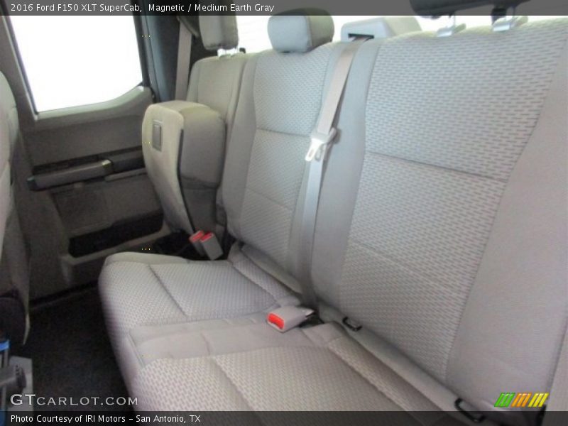 Magnetic / Medium Earth Gray 2016 Ford F150 XLT SuperCab