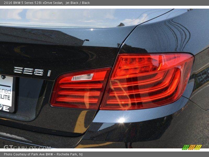 Jet Black / Black 2016 BMW 5 Series 528i xDrive Sedan