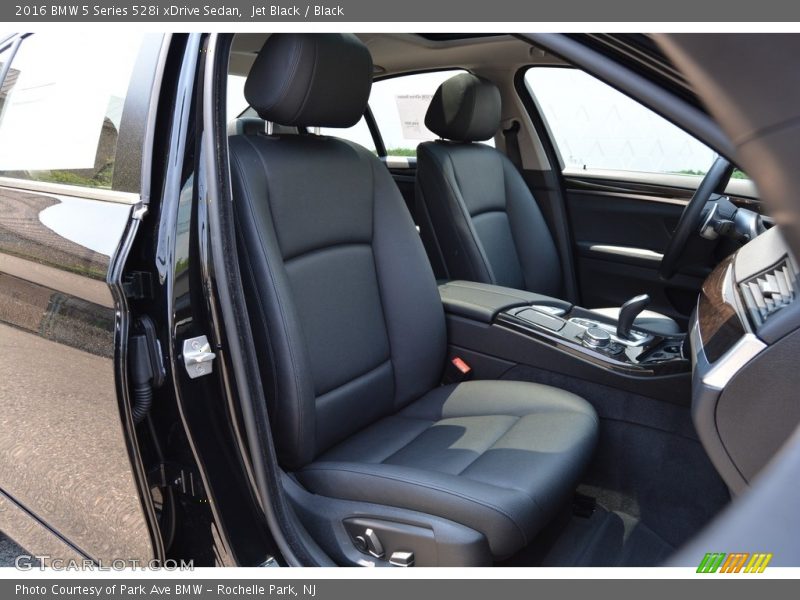 Jet Black / Black 2016 BMW 5 Series 528i xDrive Sedan