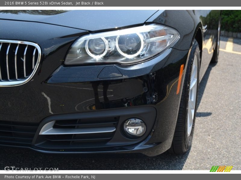 Jet Black / Black 2016 BMW 5 Series 528i xDrive Sedan