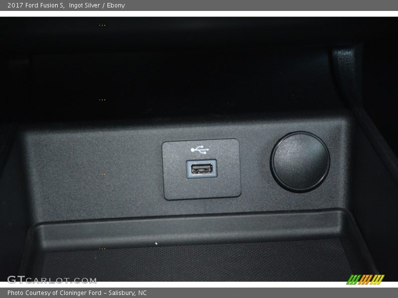 Ingot Silver / Ebony 2017 Ford Fusion S