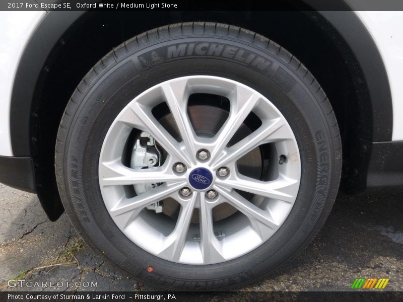 Oxford White / Medium Light Stone 2017 Ford Escape SE
