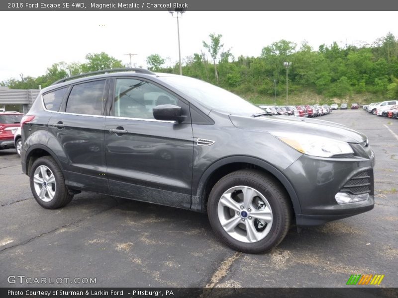 Magnetic Metallic / Charcoal Black 2016 Ford Escape SE 4WD