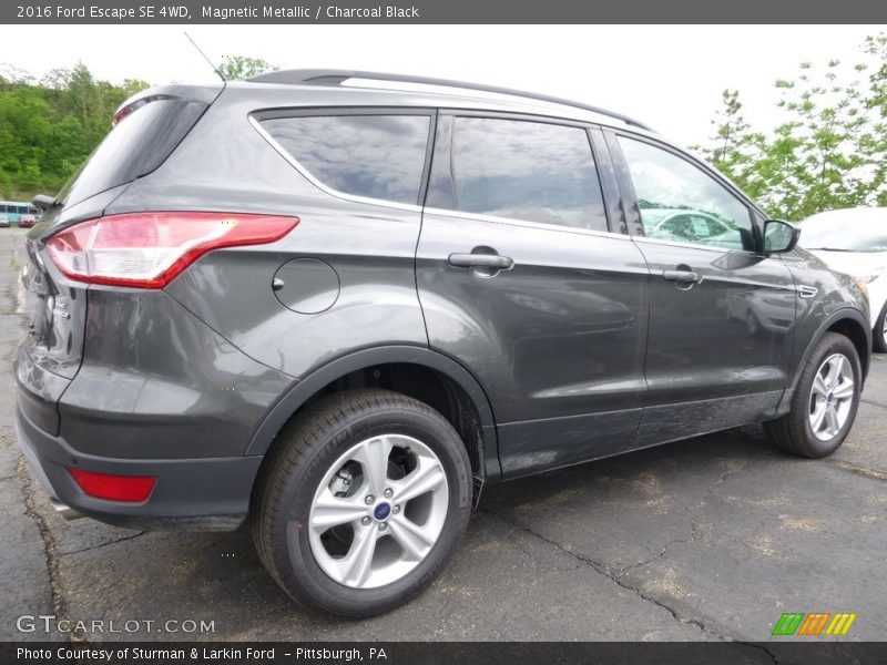 Magnetic Metallic / Charcoal Black 2016 Ford Escape SE 4WD