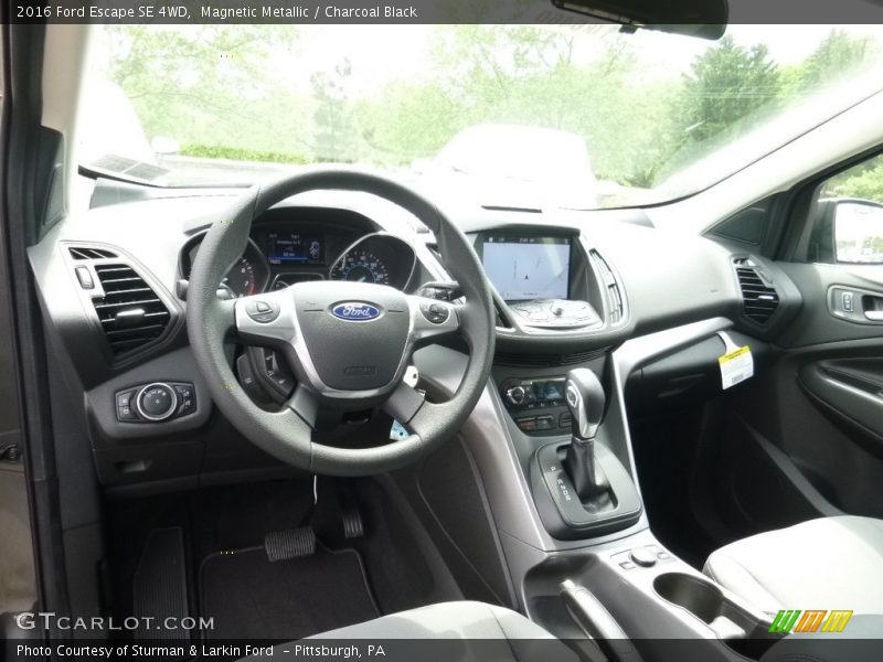 Magnetic Metallic / Charcoal Black 2016 Ford Escape SE 4WD