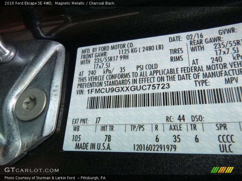 Magnetic Metallic / Charcoal Black 2016 Ford Escape SE 4WD