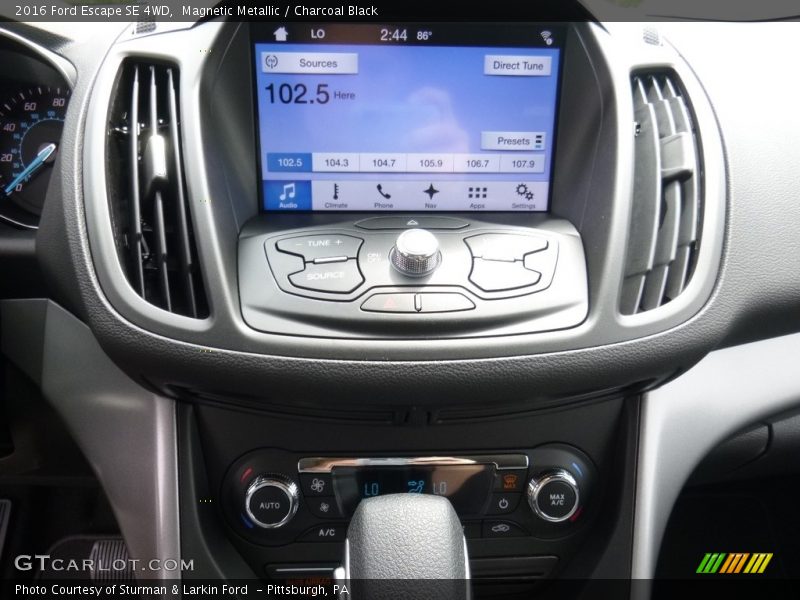 Magnetic Metallic / Charcoal Black 2016 Ford Escape SE 4WD