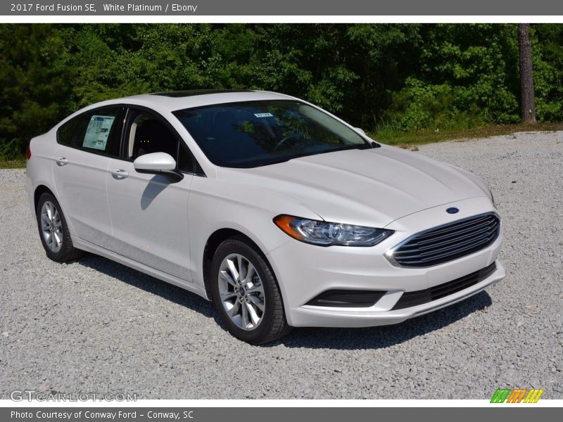 Front 3/4 View of 2017 Fusion SE