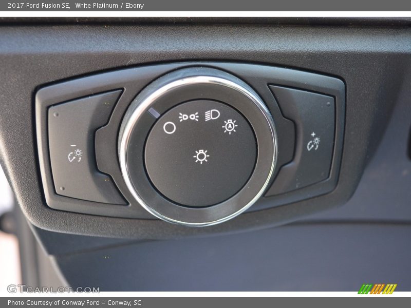 White Platinum / Ebony 2017 Ford Fusion SE