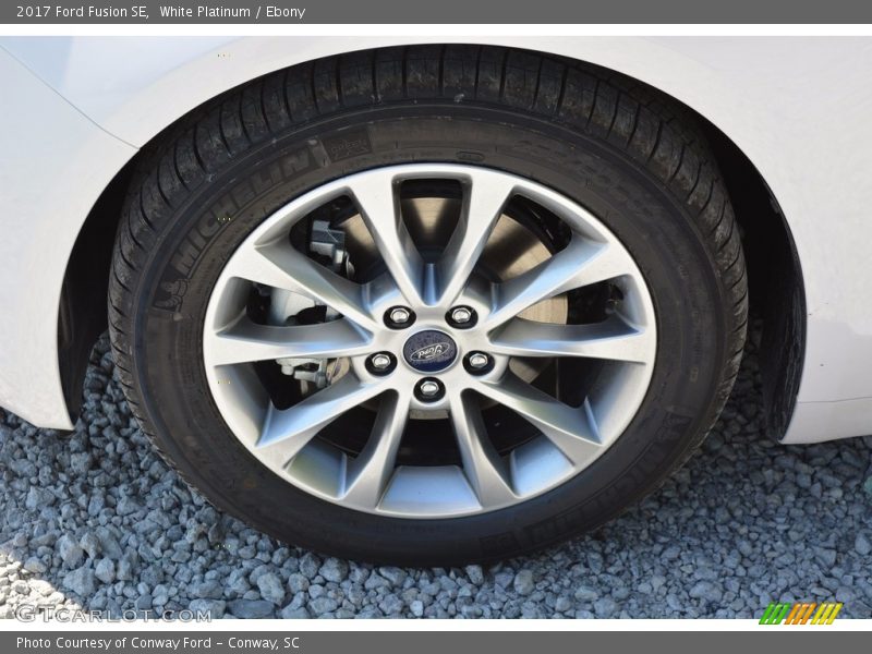 White Platinum / Ebony 2017 Ford Fusion SE