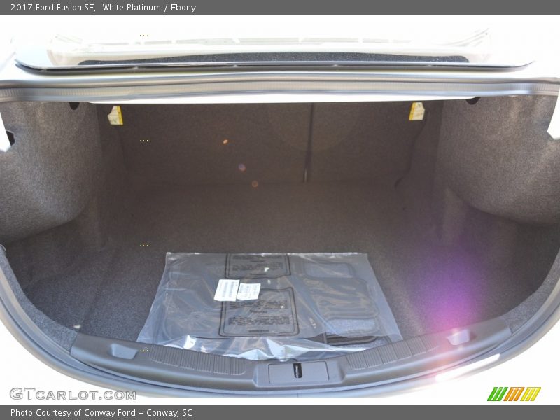White Platinum / Ebony 2017 Ford Fusion SE