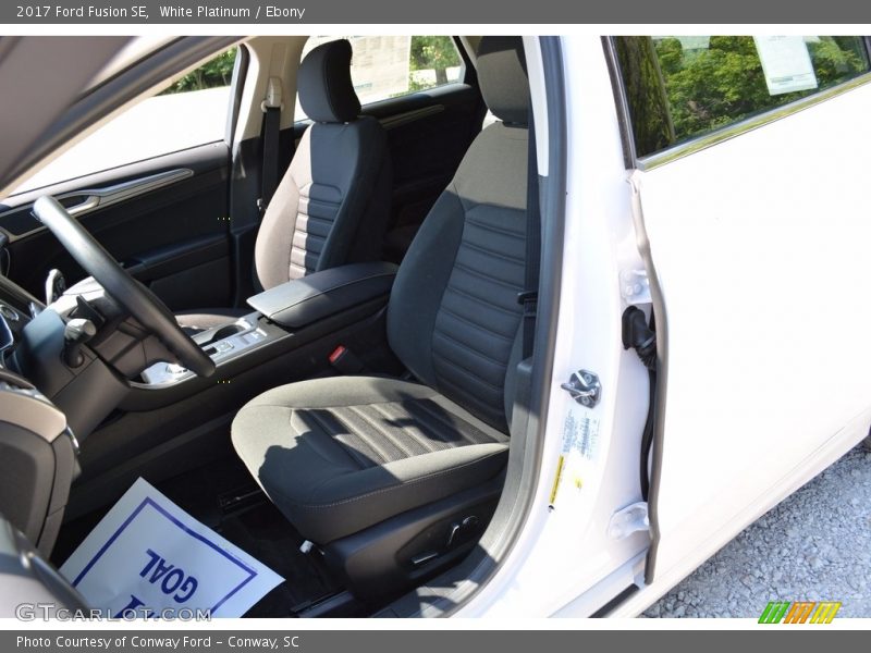 White Platinum / Ebony 2017 Ford Fusion SE