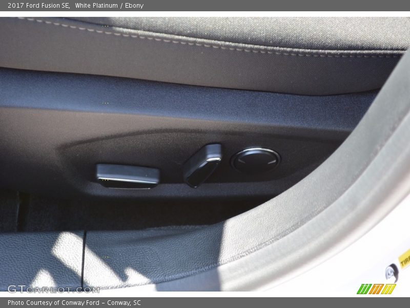 White Platinum / Ebony 2017 Ford Fusion SE