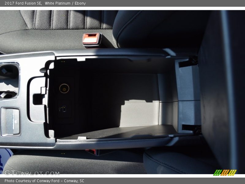 White Platinum / Ebony 2017 Ford Fusion SE
