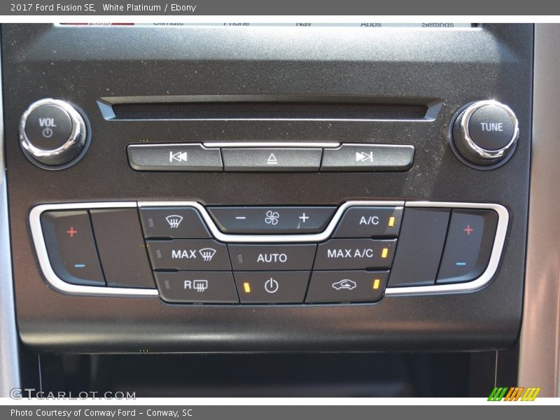 White Platinum / Ebony 2017 Ford Fusion SE