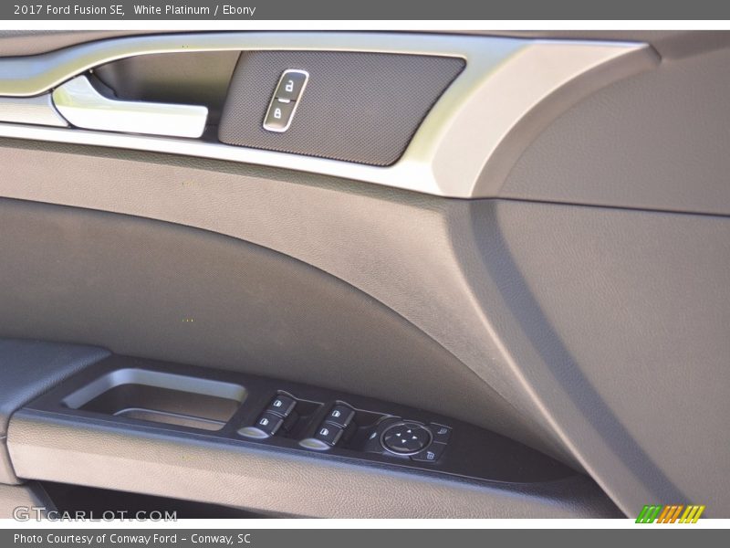 White Platinum / Ebony 2017 Ford Fusion SE