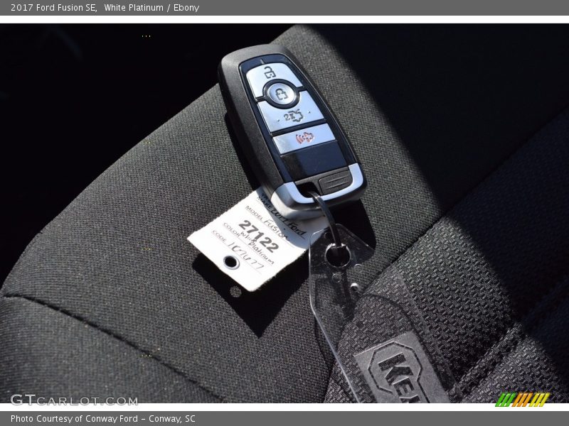 White Platinum / Ebony 2017 Ford Fusion SE