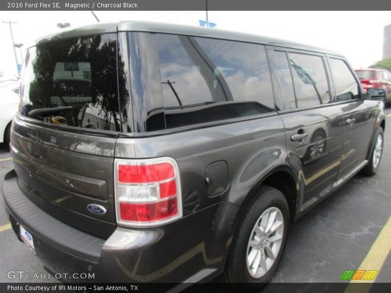 Magnetic / Charcoal Black 2016 Ford Flex SE