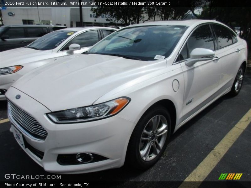 Front 3/4 View of 2016 Fusion Energi Titanium