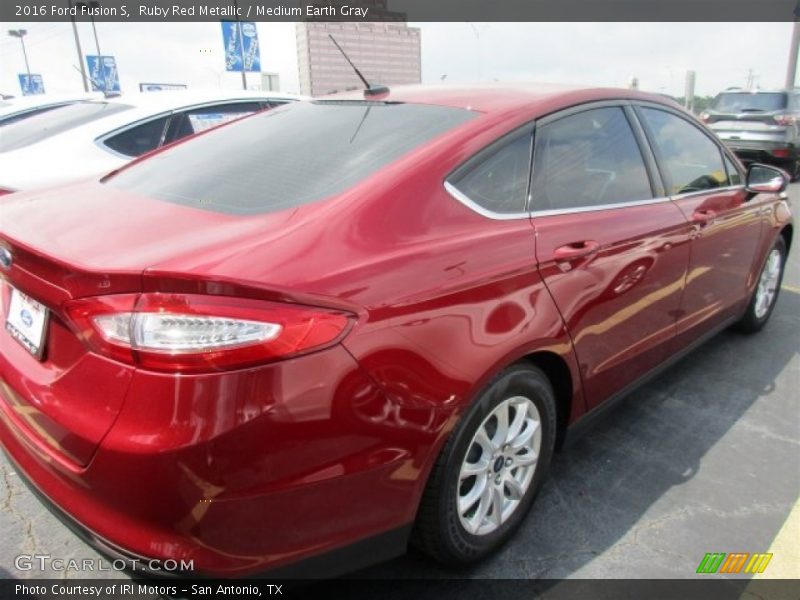 Ruby Red Metallic / Medium Earth Gray 2016 Ford Fusion S