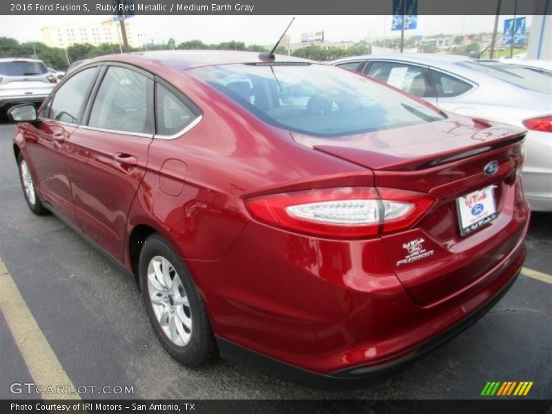 Ruby Red Metallic / Medium Earth Gray 2016 Ford Fusion S