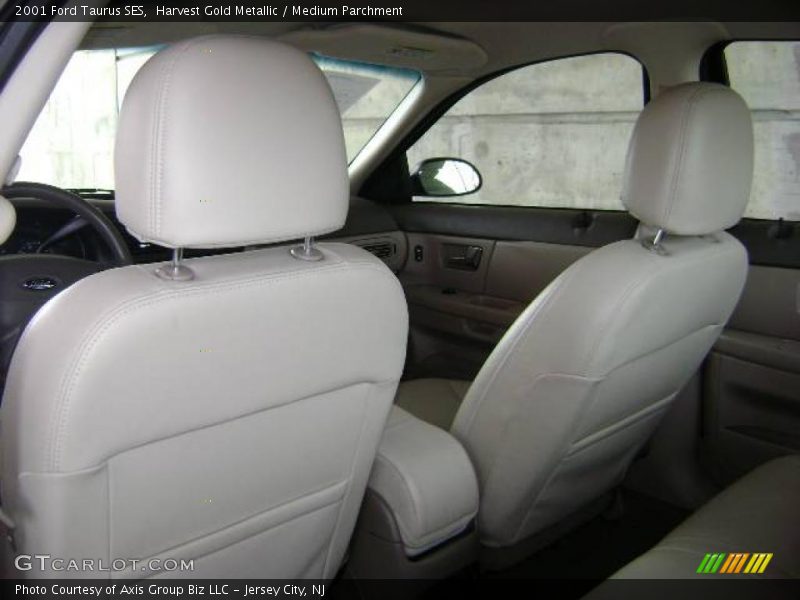 Harvest Gold Metallic / Medium Parchment 2001 Ford Taurus SES