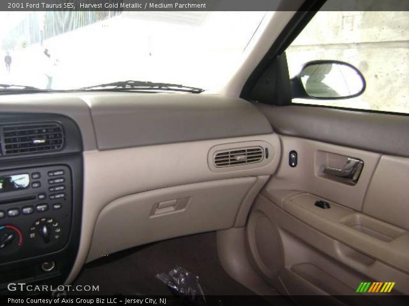 Harvest Gold Metallic / Medium Parchment 2001 Ford Taurus SES
