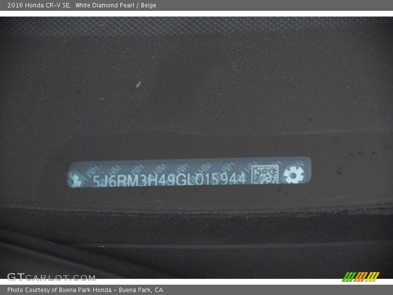 White Diamond Pearl / Beige 2016 Honda CR-V SE