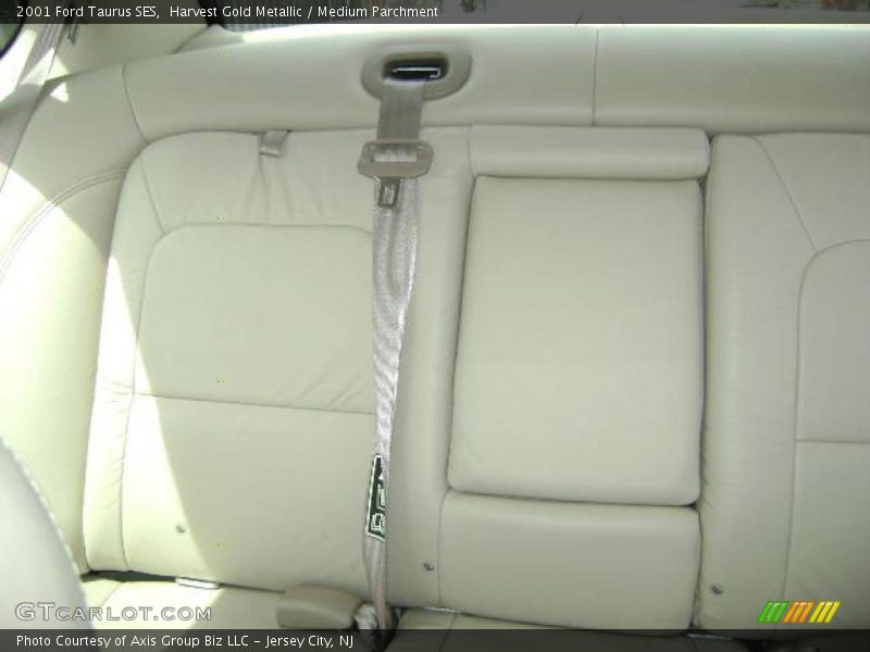 Harvest Gold Metallic / Medium Parchment 2001 Ford Taurus SES