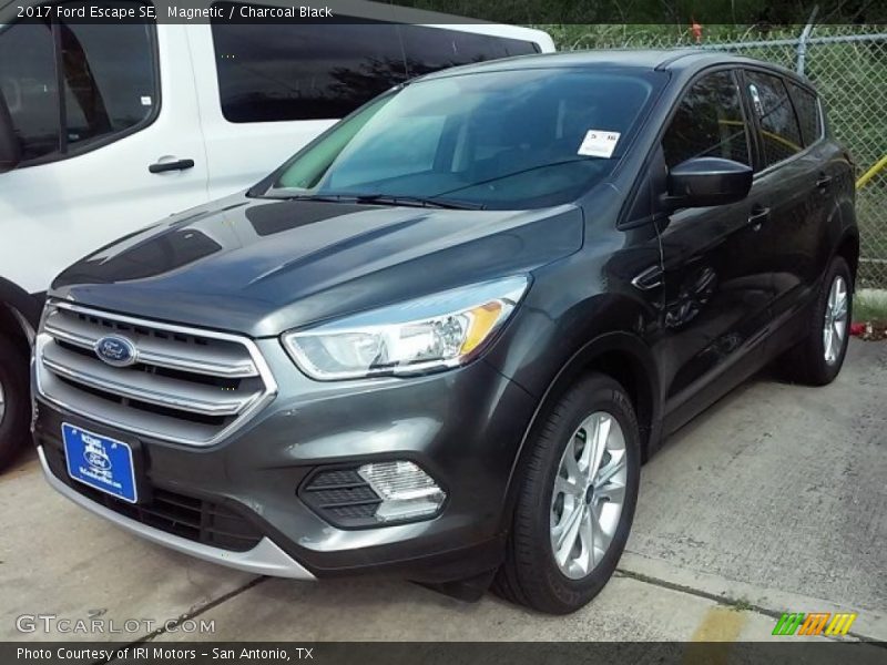 Magnetic / Charcoal Black 2017 Ford Escape SE