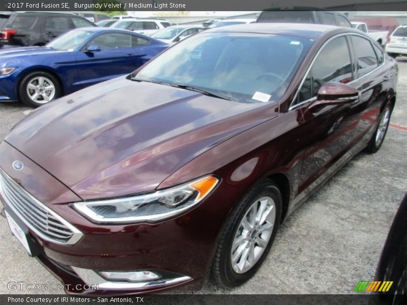 Burgundy Velvet / Medium Light Stone 2017 Ford Fusion SE