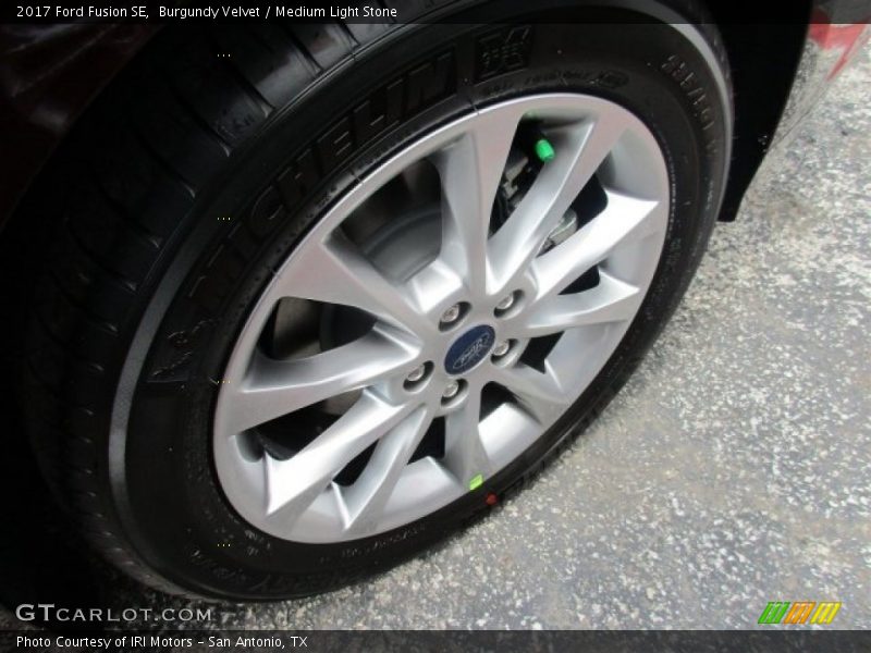 Burgundy Velvet / Medium Light Stone 2017 Ford Fusion SE