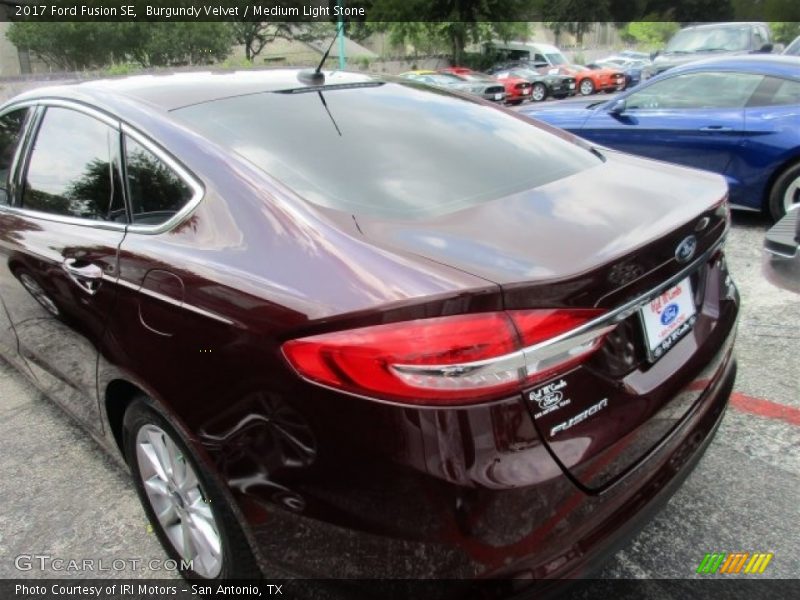Burgundy Velvet / Medium Light Stone 2017 Ford Fusion SE