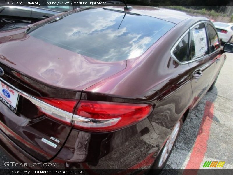 Burgundy Velvet / Medium Light Stone 2017 Ford Fusion SE