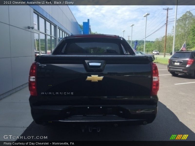 Black / Ebony 2013 Chevrolet Avalanche LS 4x4