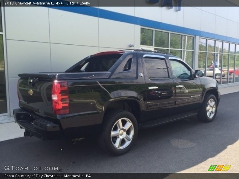 Black / Ebony 2013 Chevrolet Avalanche LS 4x4