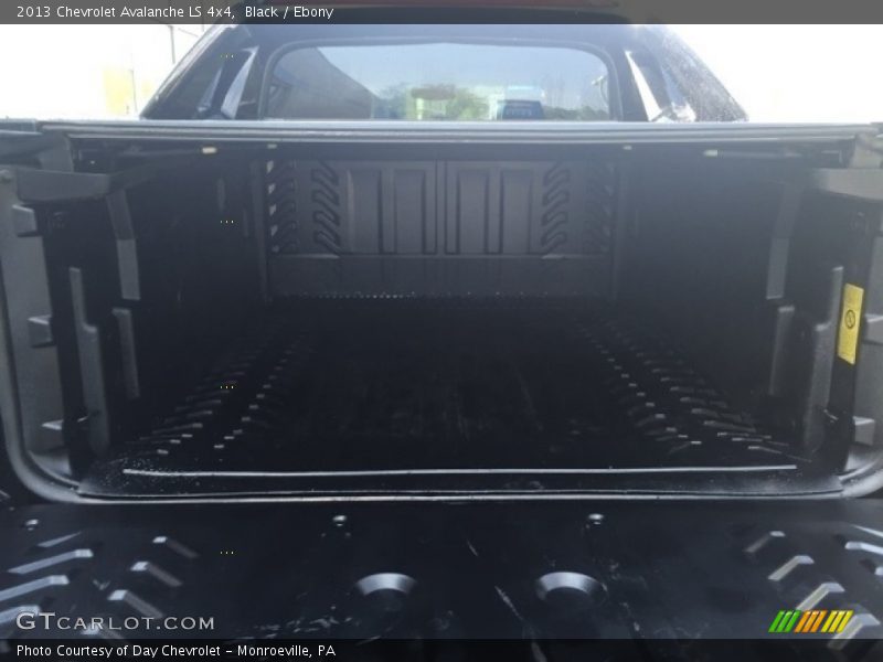 Black / Ebony 2013 Chevrolet Avalanche LS 4x4
