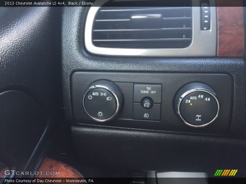 Black / Ebony 2013 Chevrolet Avalanche LS 4x4